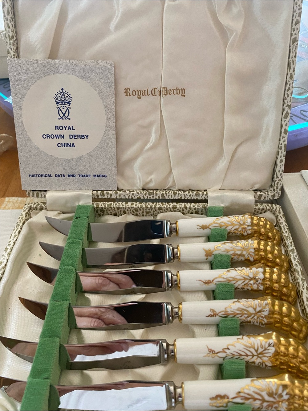 Royal Crown Derby White and Gold Decorative fruit Knife Set